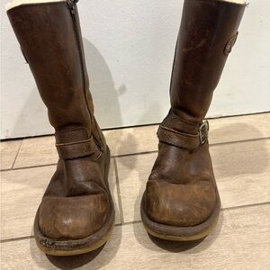 Ugg Brown Leather Boots with Buckle